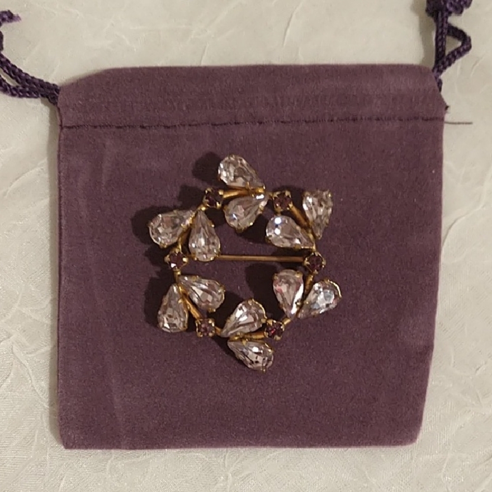 Vintage Elegant Teardrop Gems Brooch